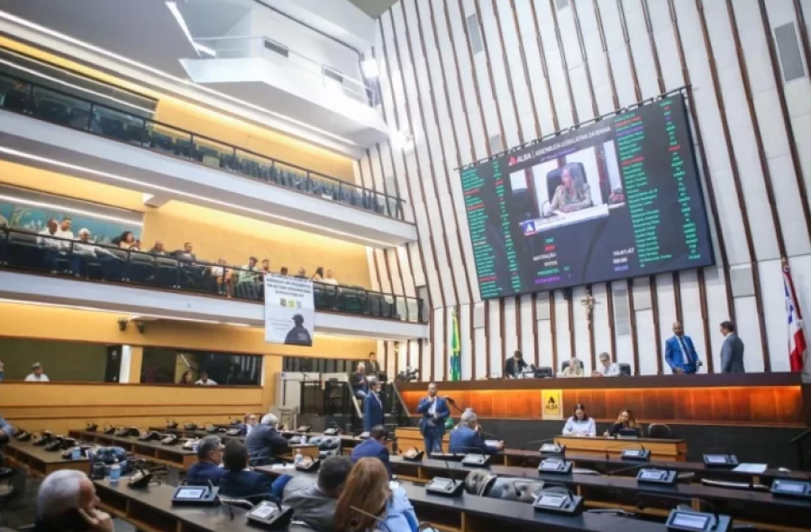 Assembleia aprova reajuste para professores da rede pública estadual
