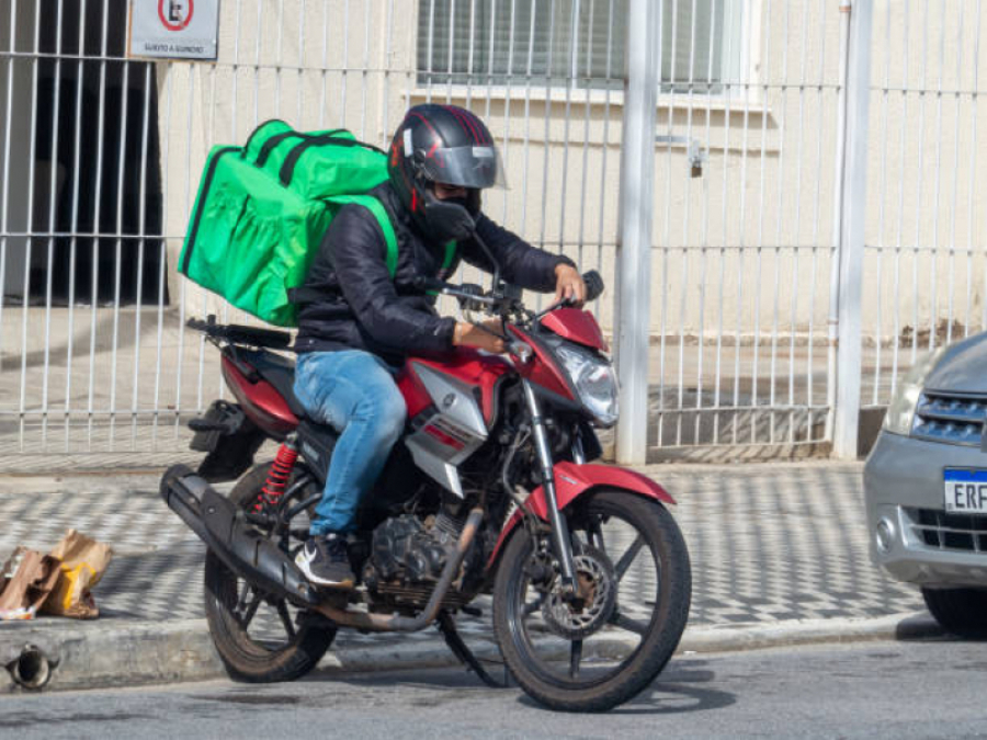 Loja abre vaga para motoboy com atuação fixa em Gandu