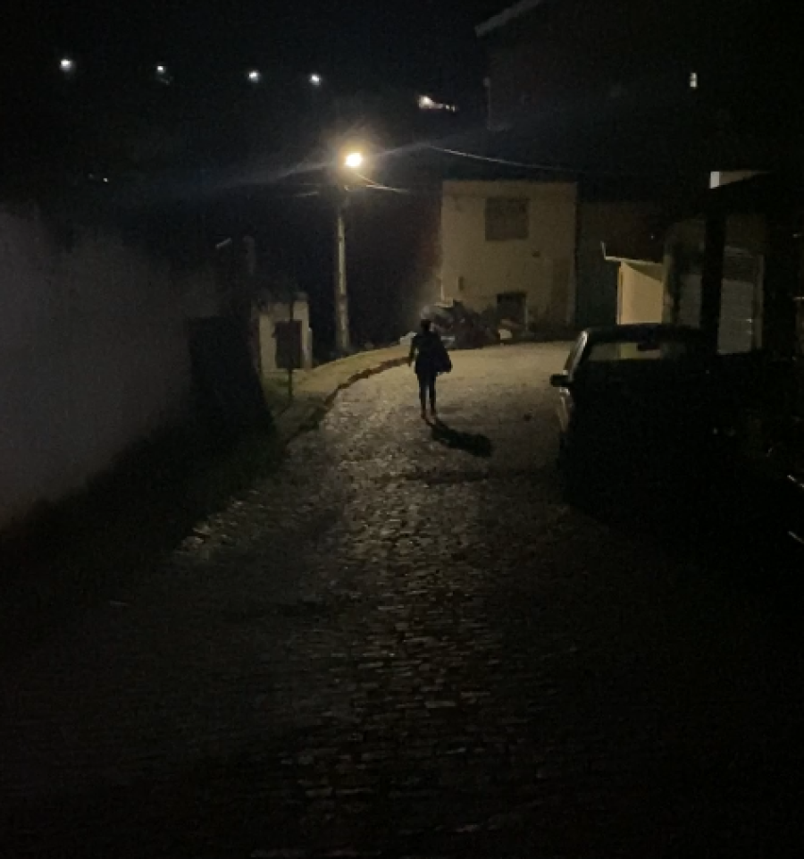 Trecho sem iluminação preocupa moradores da Rua Cajazeiras, em Gandu