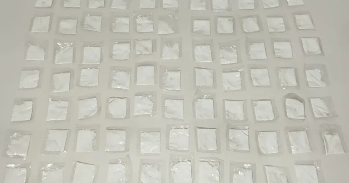 Homem é preso com 76 papelotes de cocaína em posto de combustíveis de Macaúbas