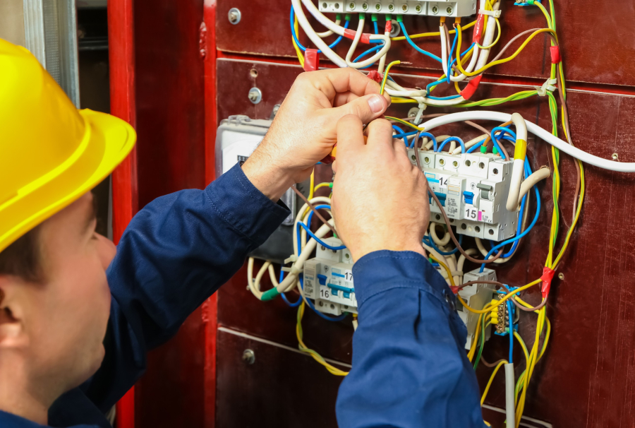 Inscrições para curso de eletricista com apoio do SENAI vão até esta terça-feira (19) em Gandu