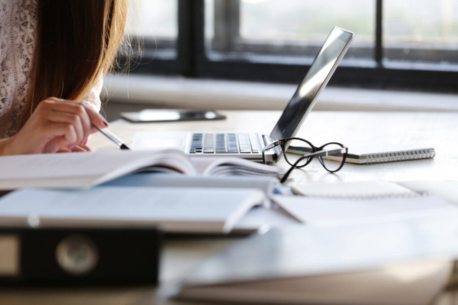 Plataforma disponibiliza mais de 500 cursos online gratuitos com certificado