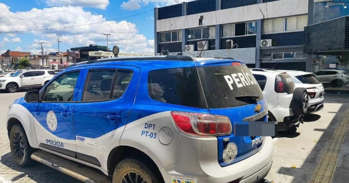 Fim de semana em Feira de Santana deixa três mortos; pedagogo foi atingido em varanda de casa
