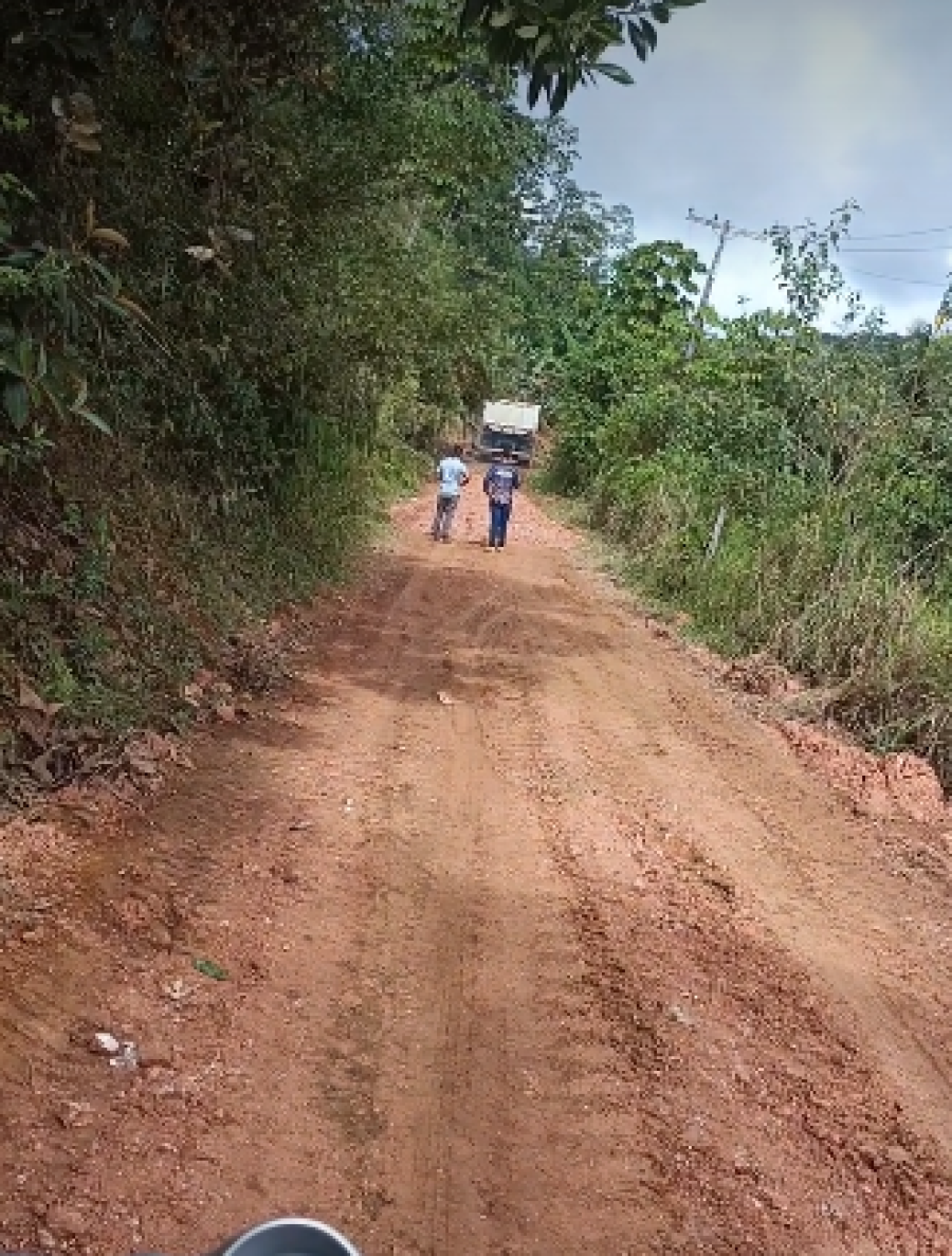 Estrada de Miliano começa a ser recuperada após cobranças de moradores