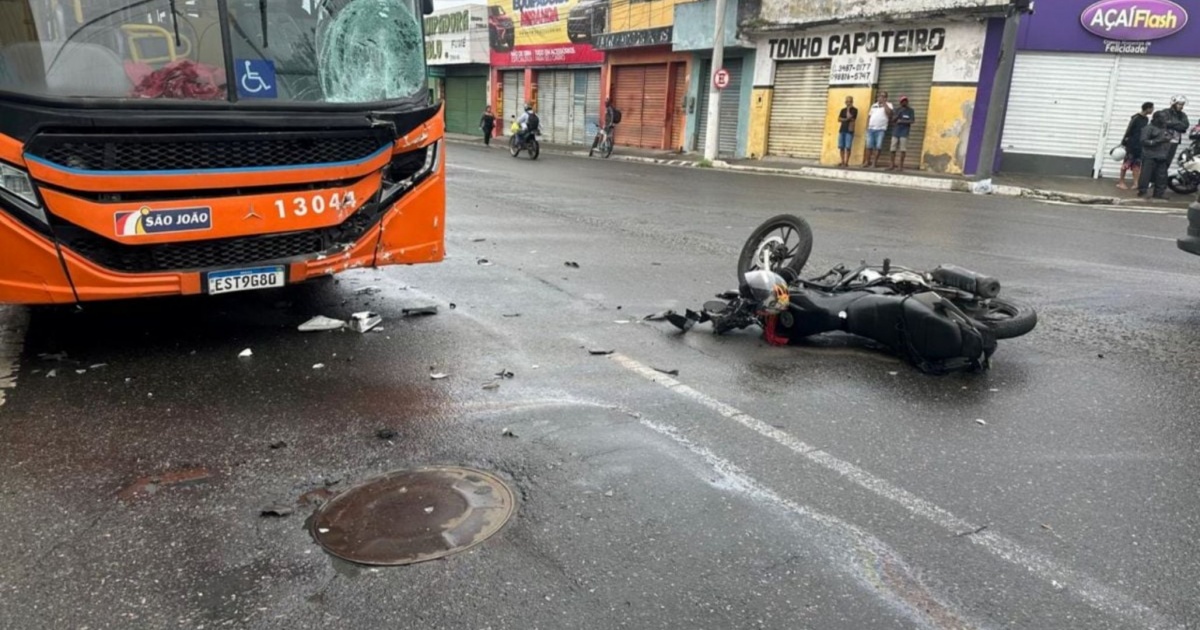 Motociclista morre na véspera de aniversário após colisão com ônibus em Feira de Santana