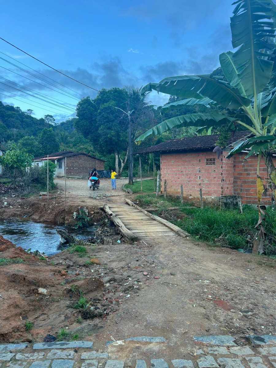 Após três meses, moradores ainda aguardam reconstrução de ponte em Nova Esperança