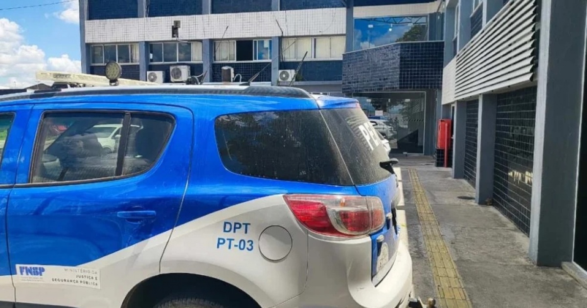 Lavador de carros é morto a tiros dentro de residência em Feira de Santana