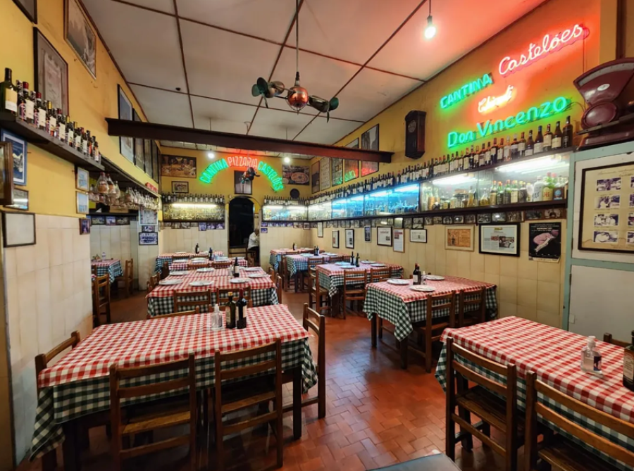 Restaurante abre vaga para garçom em Gandu