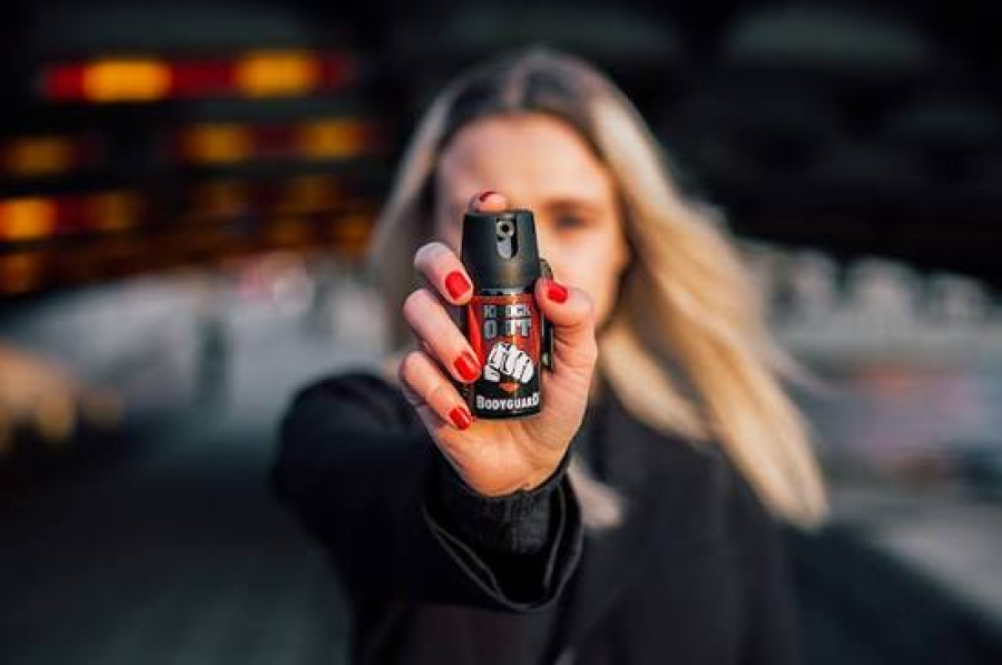Senado aprova projeto que libera spray de defesa pessoal para mulheres