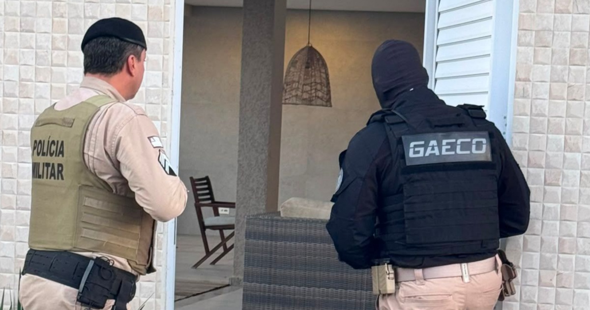 MP-BA prende investigado e apreende arma em operação sobre desvio de recursos da saúde em Eunápolis