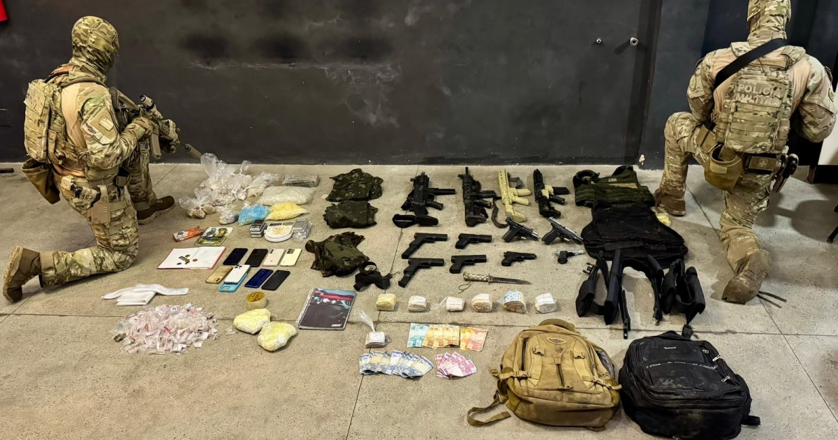 Suspeitos de exibir armas em vídeo de facção em Portão são alcançados em operação da PM; dois ficaram feridos