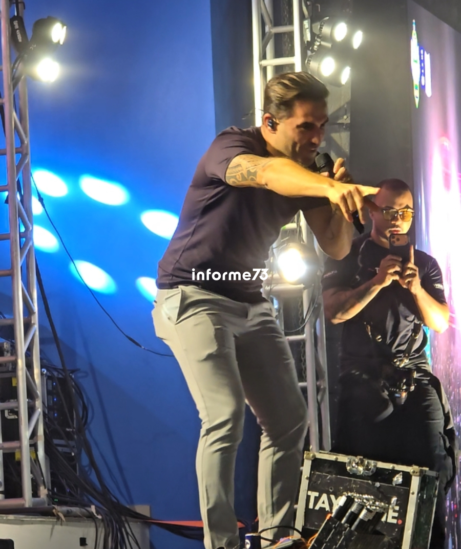 Show de Tayrone coroa primeira noite de sucesso no São Pedro de Itamari