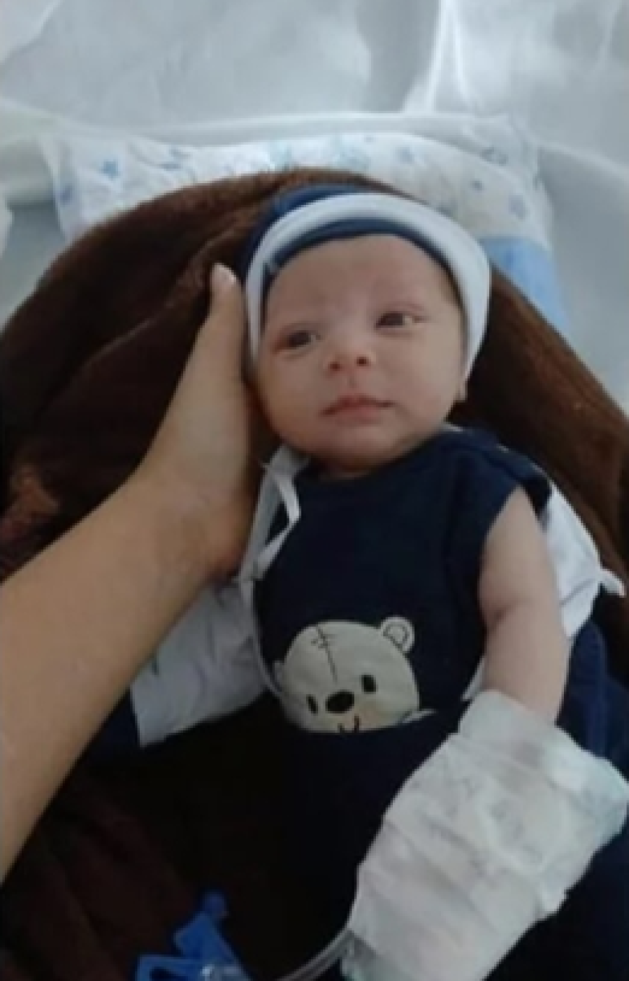 Bebê de 18 dias com pneumonia aguarda transferência pela regulação em Gandu