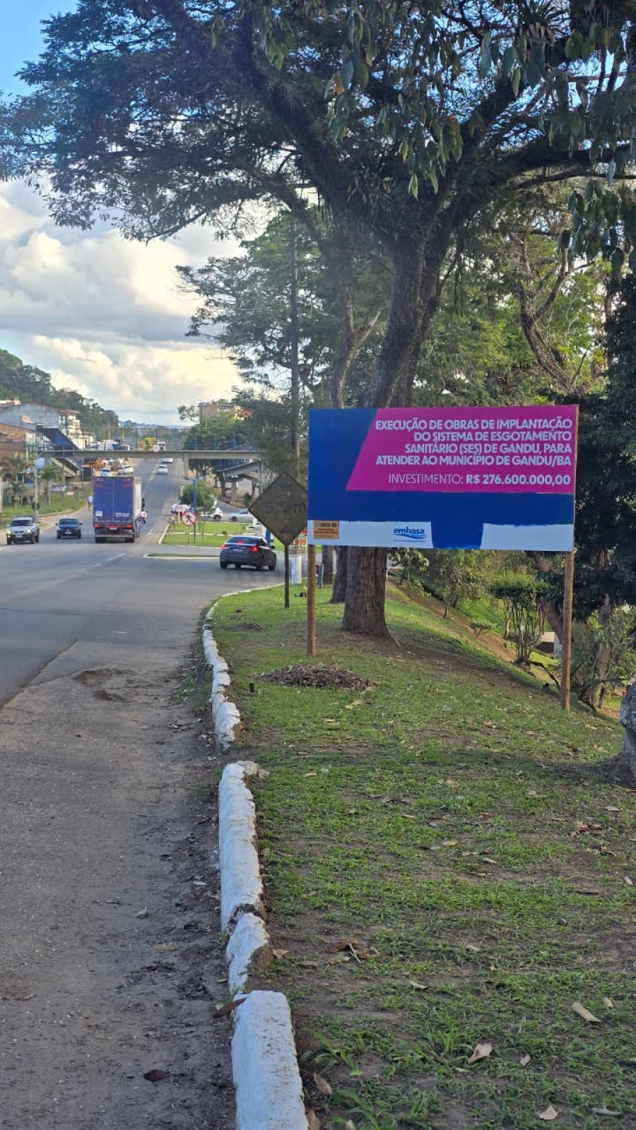 Por que as placas de obras dos governos da Bahia e Federal estão cobertas? Entenda a medida 