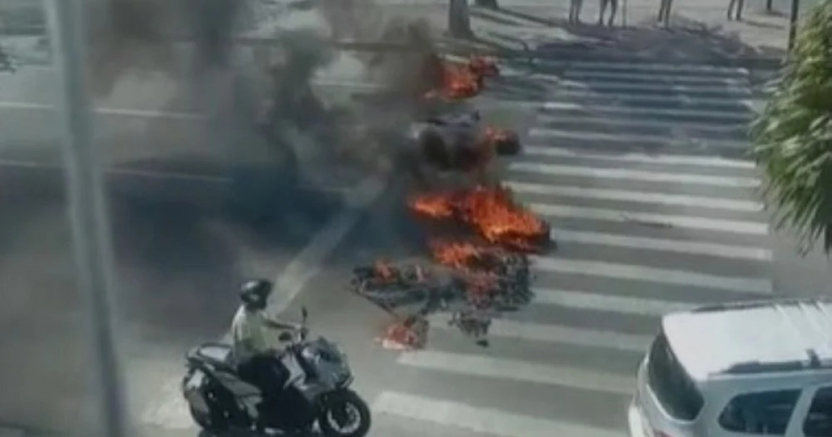 Manifestação de pessoas em situação de rua incendeia pneus e bloqueia uma das principais avenidas de Feira de Santana