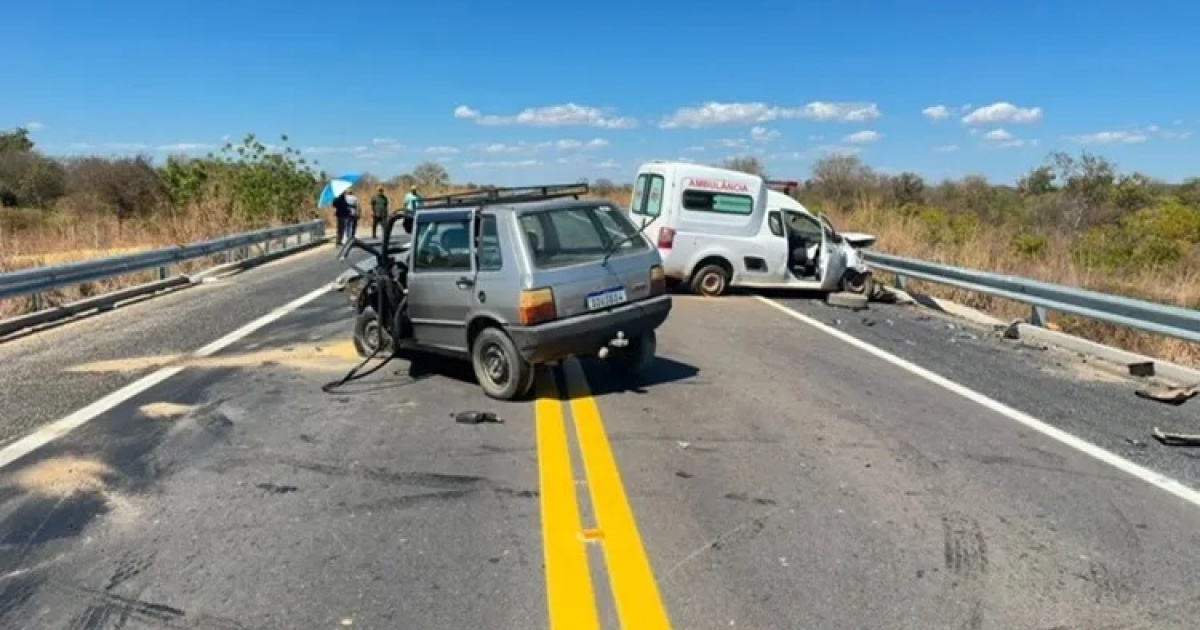 Idoso morre após colisão entre carro e ambulância de prefeitura no Oeste baiano