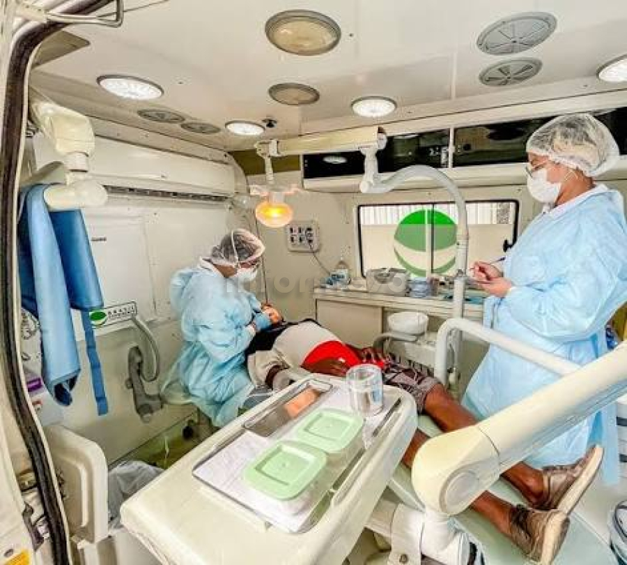 Odontomóvel oferece atendimentos gratuitos em Burietá, distrito de Teolândia