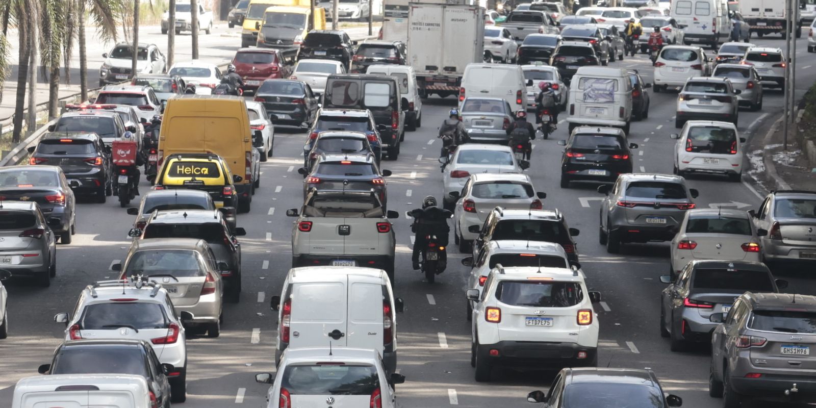 Greve de trens em SP causa congestionamento de mais de 2 mil km