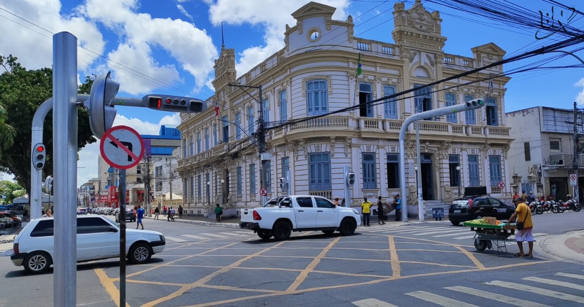 TCM suspende concorrência para monitoramento de trânsito em Feira de Santana