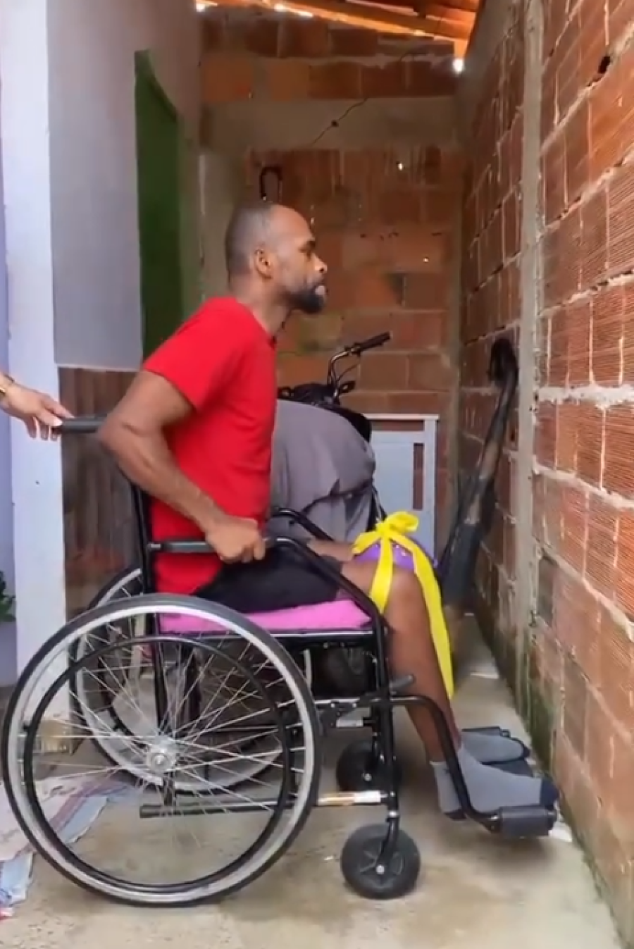 Campanha busca ajudar educador físico Mizael durante recuperação após grave acidente