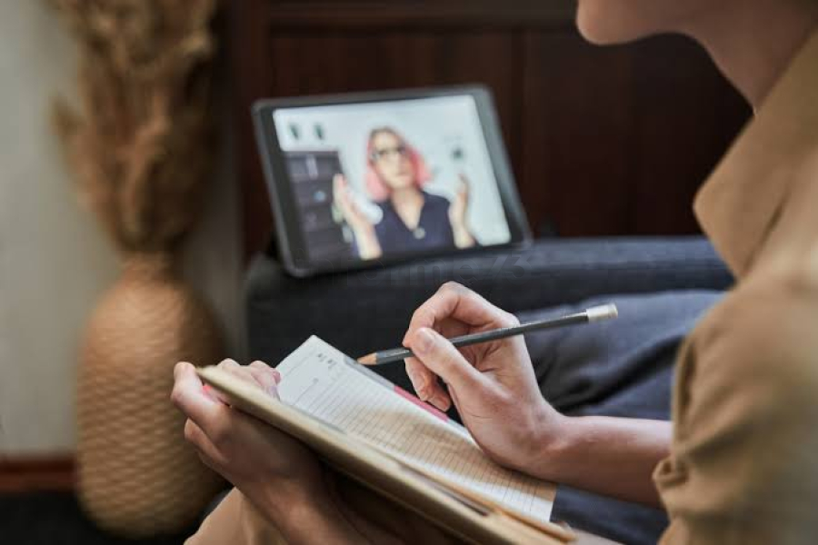 Ministério da Saúde oferece atendimento online para mulheres em situação de violência; saiba como