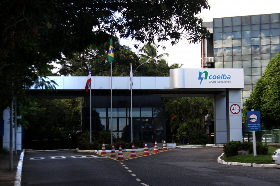 MP-BA abre investigação contra Coelba após mais de 42 mil reclamações de consumidores